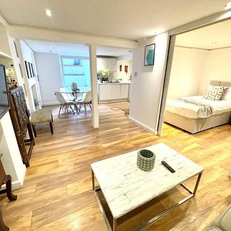 Historical Building / Cozy Basement Apt / Central CBG Extérieur photo