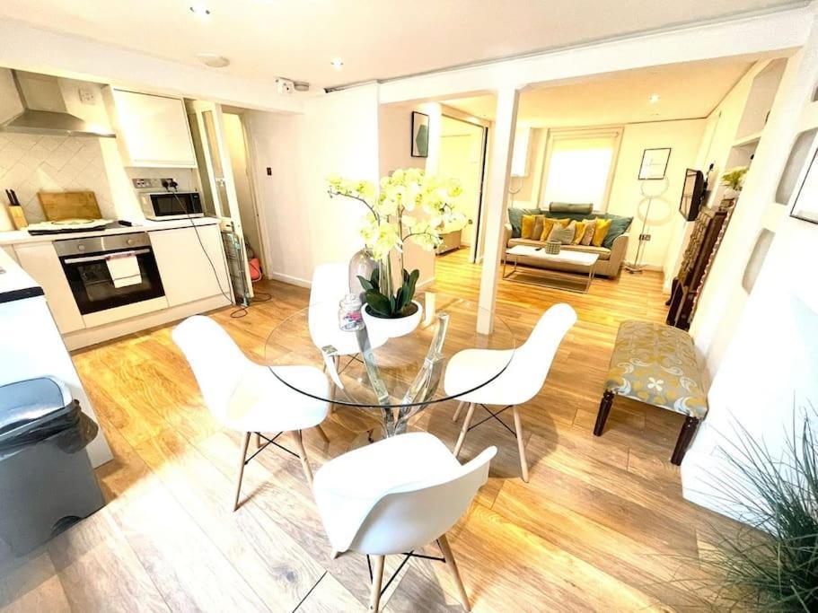 Historical Building / Cozy Basement Apt / Central CBG Extérieur photo