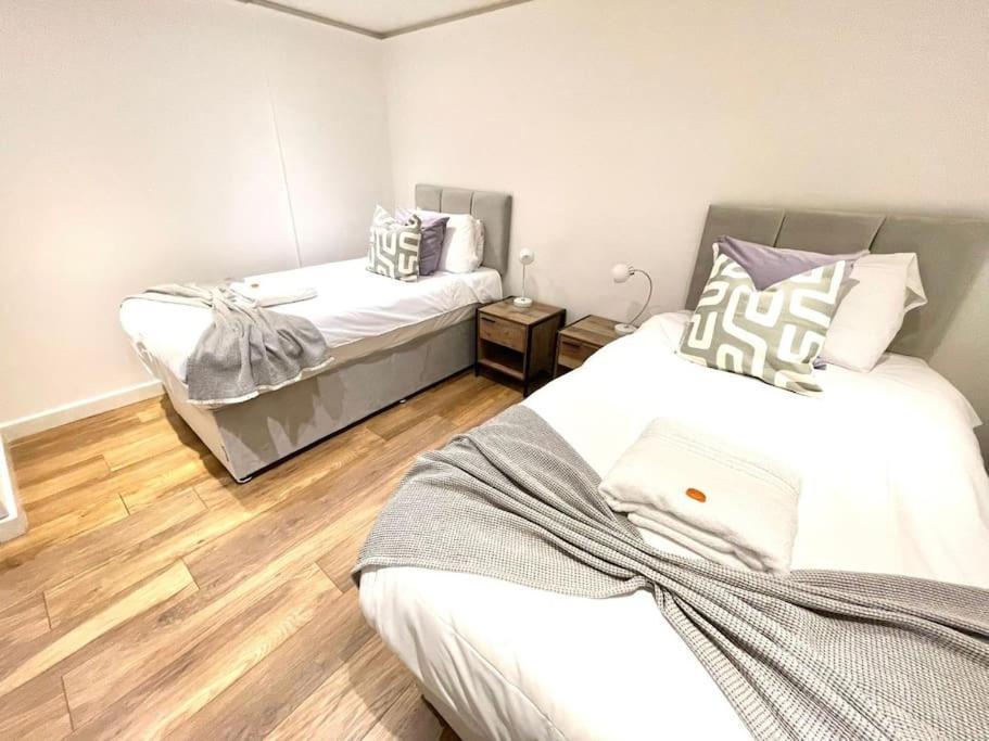 Historical Building / Cozy Basement Apt / Central CBG Extérieur photo