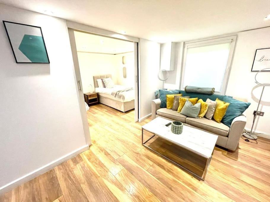Historical Building / Cozy Basement Apt / Central CBG Extérieur photo