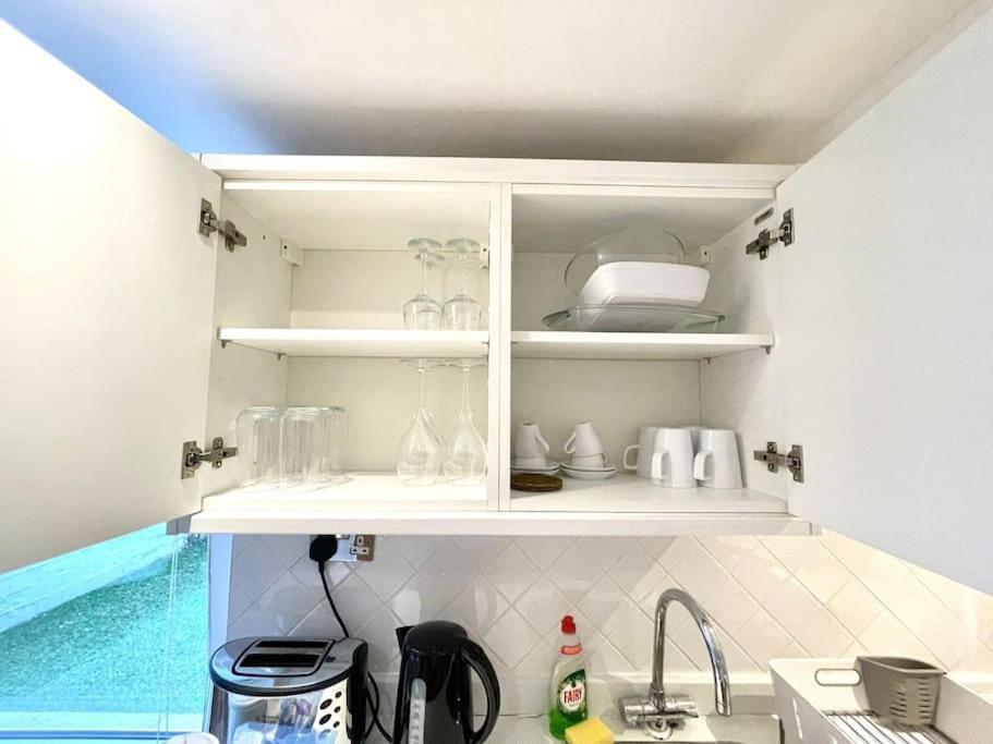 Historical Building / Cozy Basement Apt / Central CBG Extérieur photo