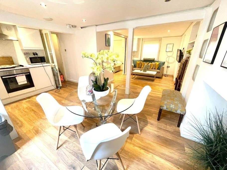 Historical Building / Cozy Basement Apt / Central CBG Extérieur photo