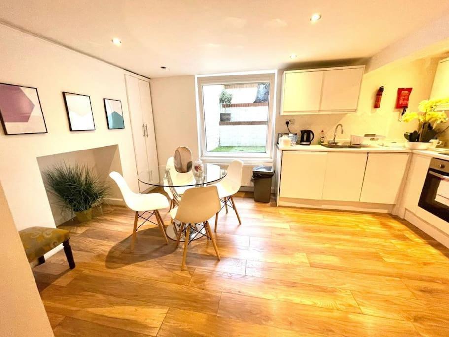 Historical Building / Cozy Basement Apt / Central CBG Extérieur photo
