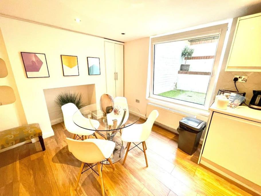 Historical Building / Cozy Basement Apt / Central CBG Extérieur photo